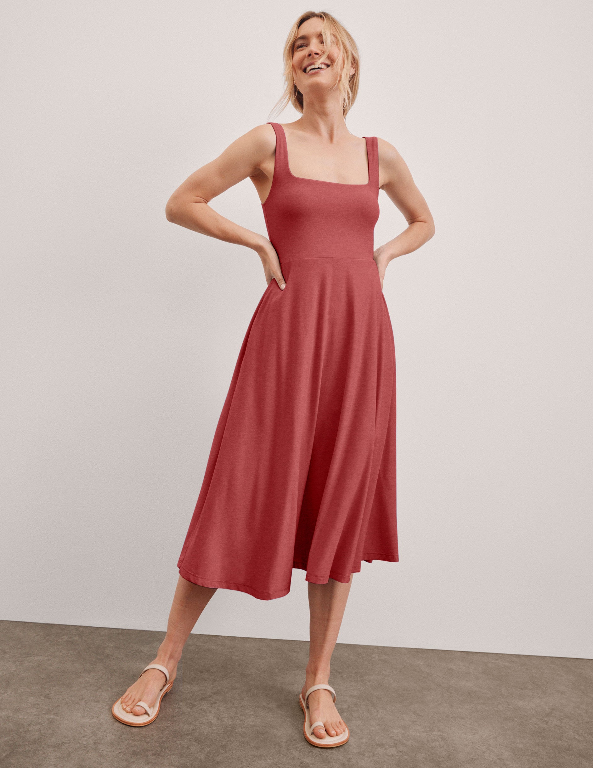 ◆25SS HUG YOUR SKIN Flared V-Neck Sleeveless/2色◆ HUG YOUR SKIN) Flayered v-neck sleeveless - 2col