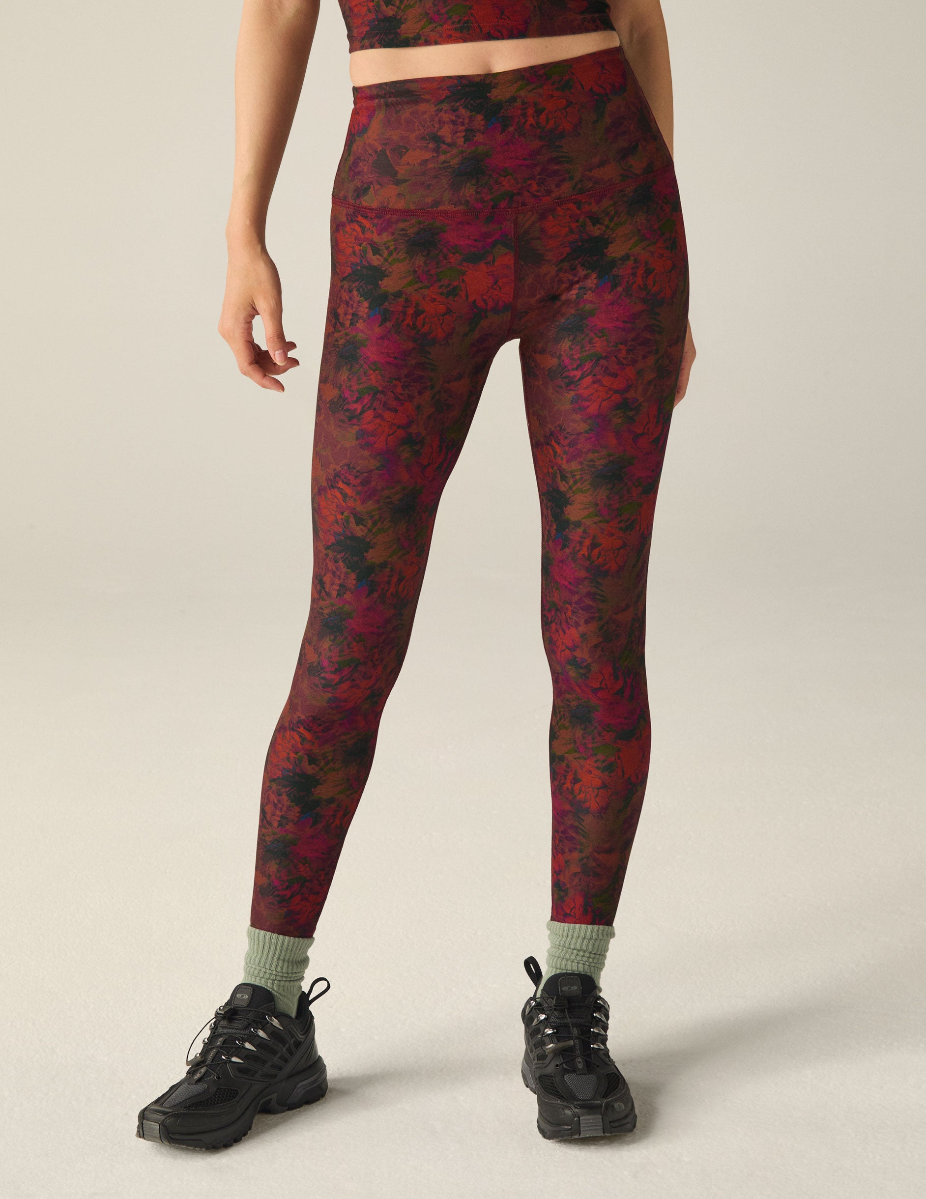 Beyond Yoga Women s Spacedye Printed Caught in The Midi Leggings Midnight Floral X Small Polyester Lycra Moisture Wicking