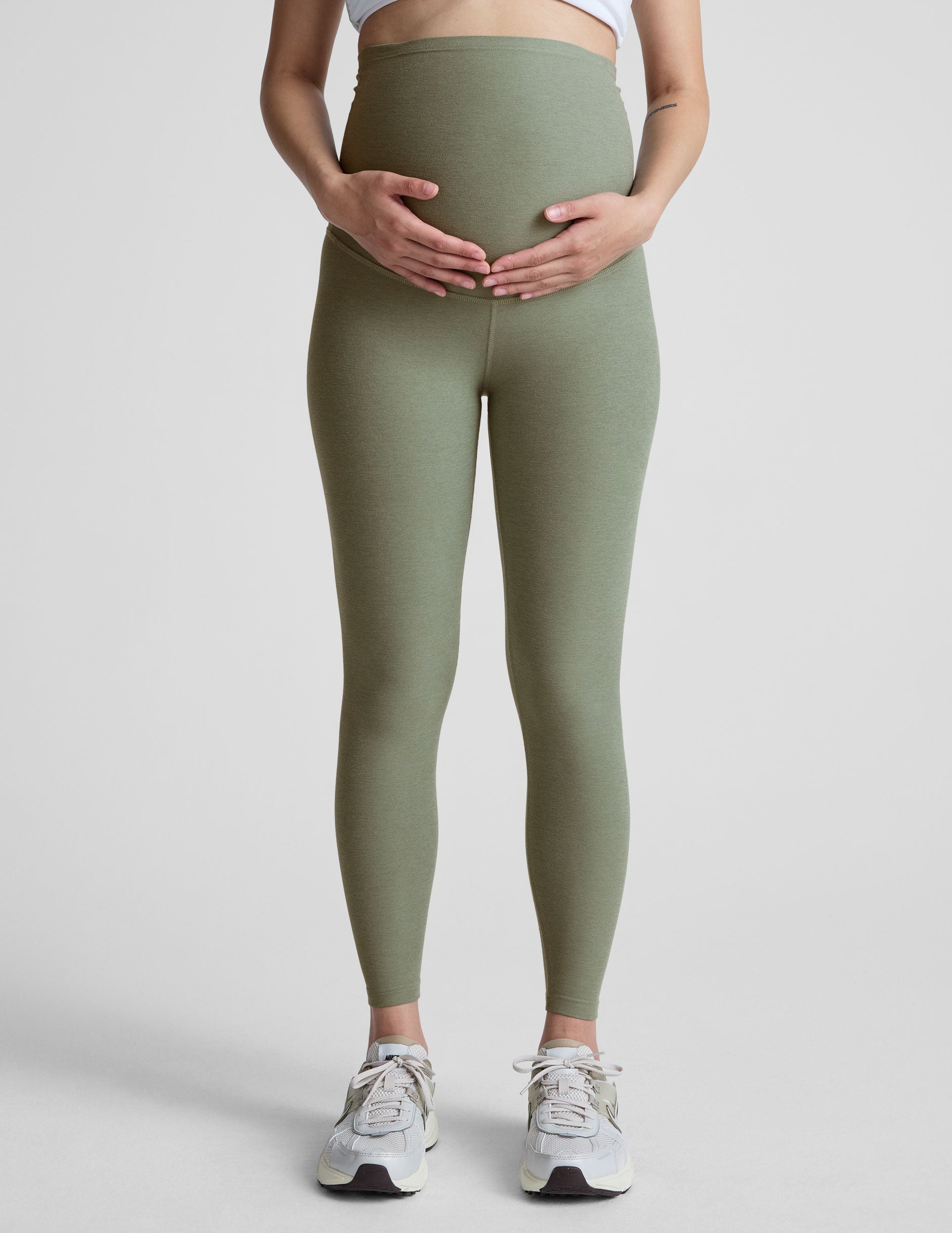 green high-waisted maternity leggings with pockets.
