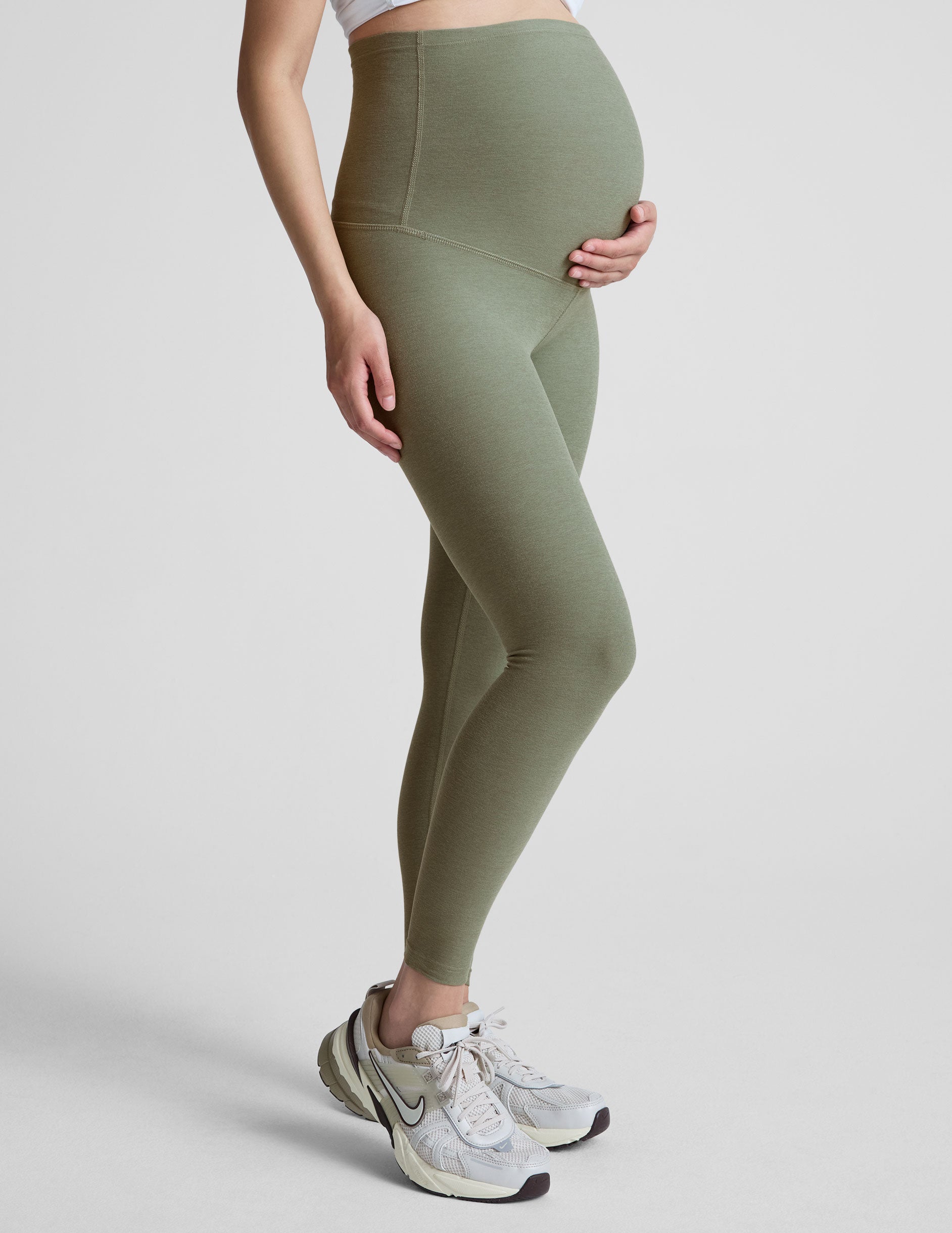 green high-waisted maternity leggings with pockets.