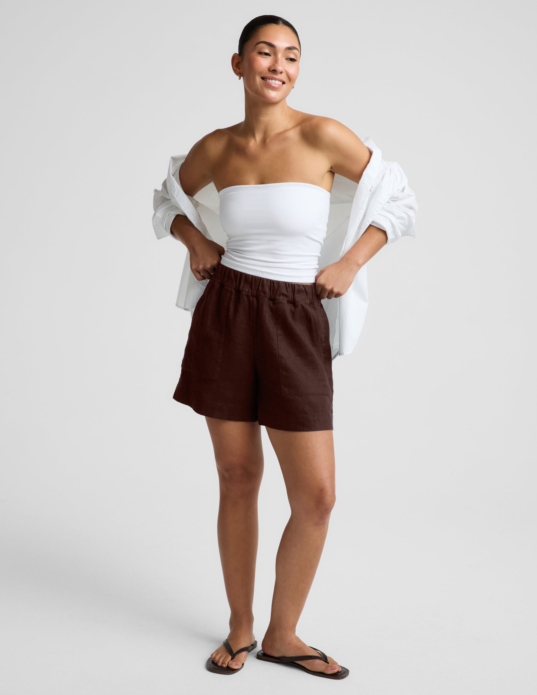 Women's Linen Mid Rise Casual Shorts - Iced Mocha | Beyond Yoga