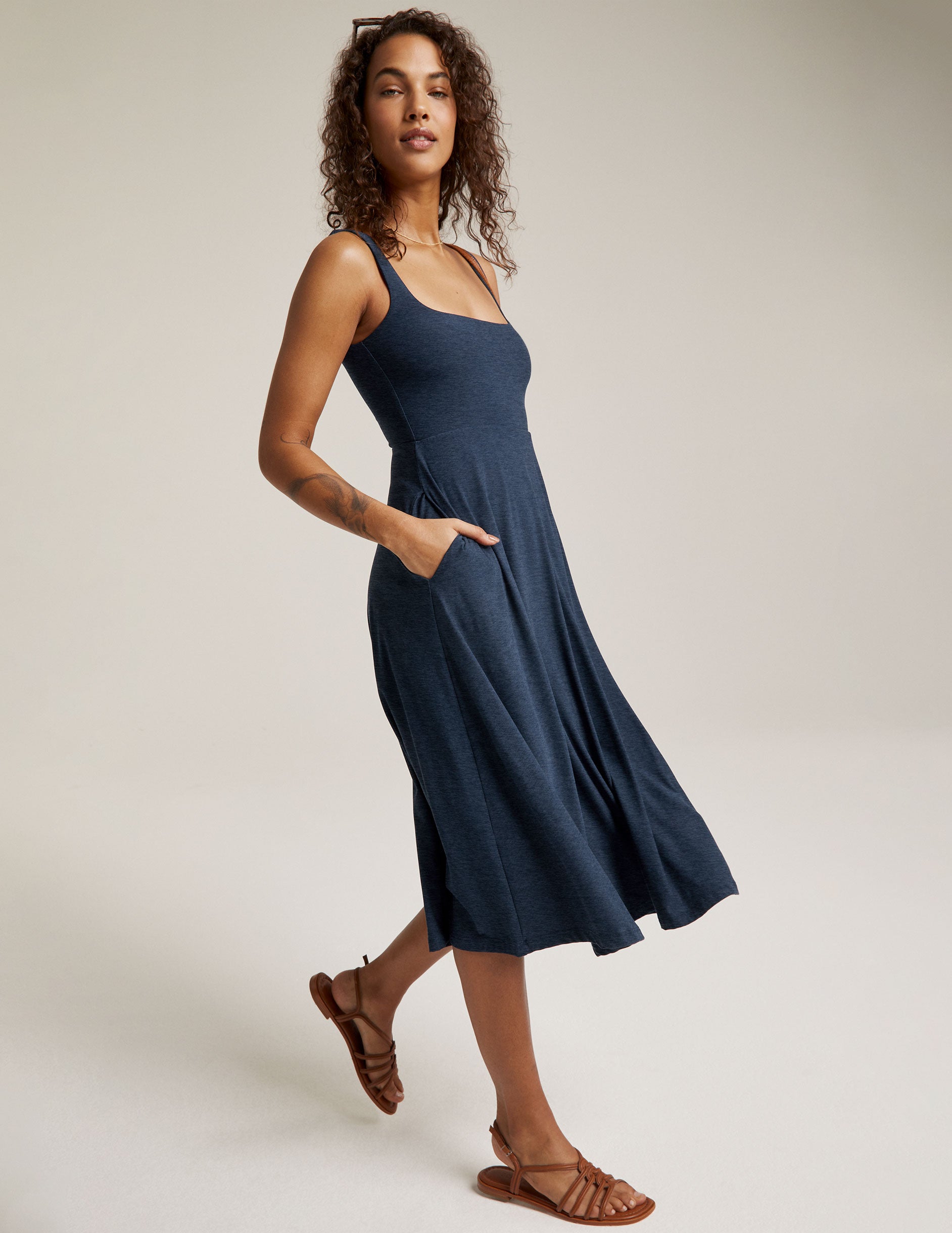 blue sleeveless midi loose fitting dress with square neckline and pockets