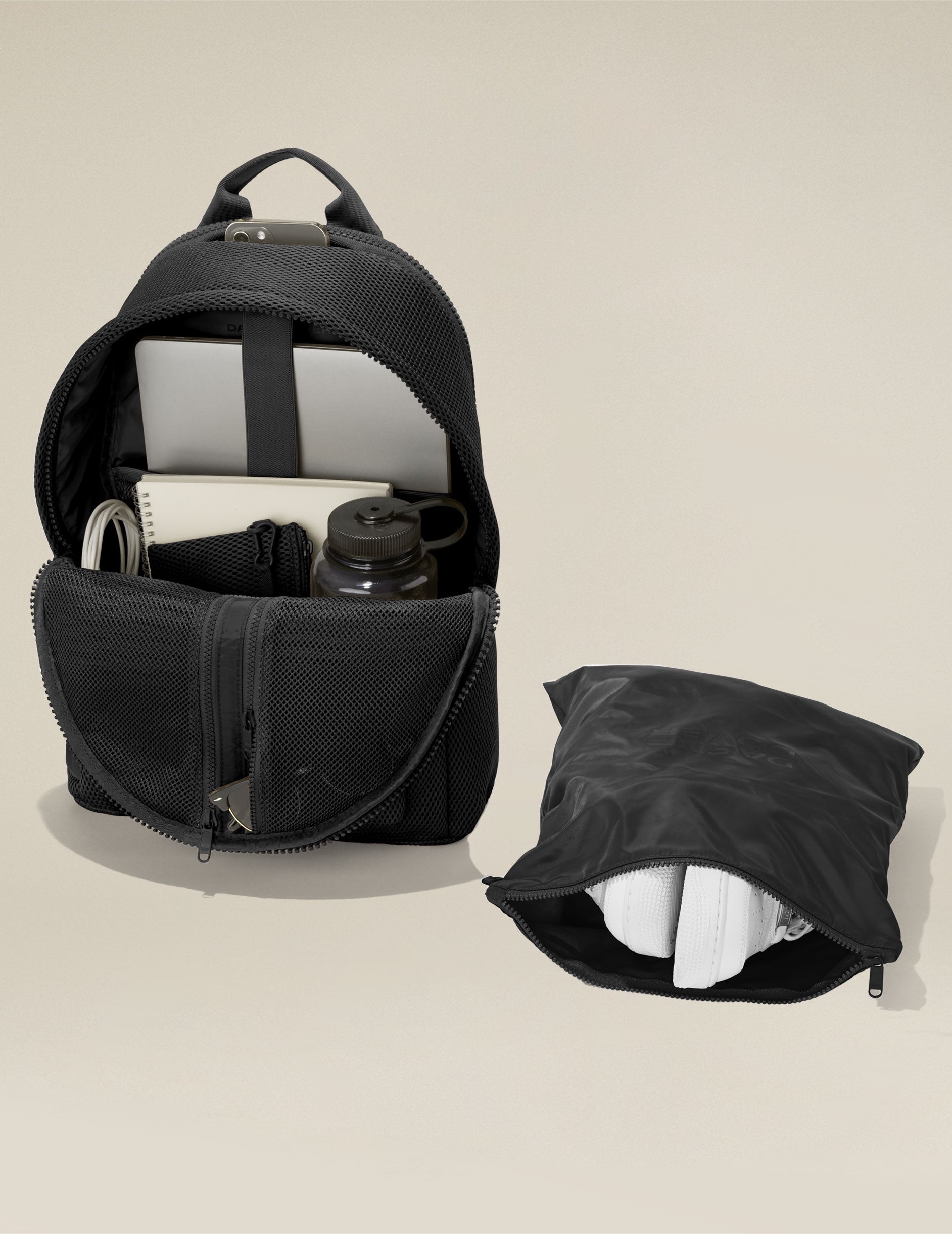 Air mesh outlet backpack