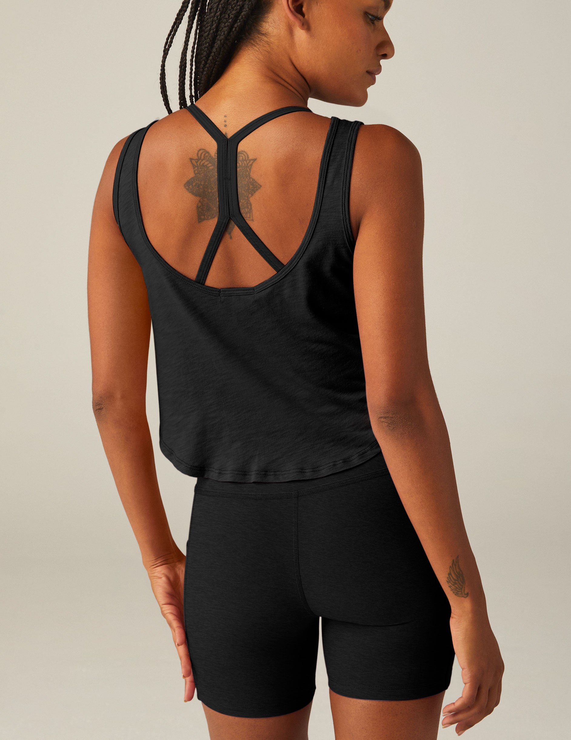 black scoop neck cropped tank top.