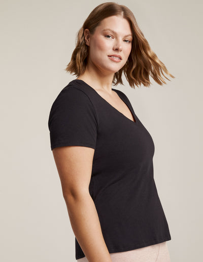 black v neck short sleeve tee