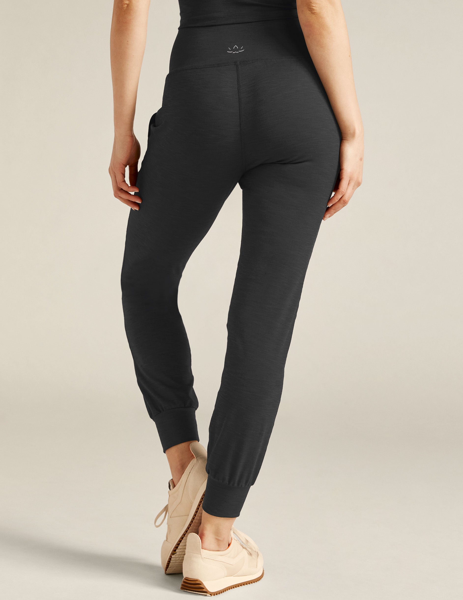 Beyond Yoga Lounge Around Jogger Pants NWT in Sunbeam Women's Size Medium -  $50 New With Tags - From Den