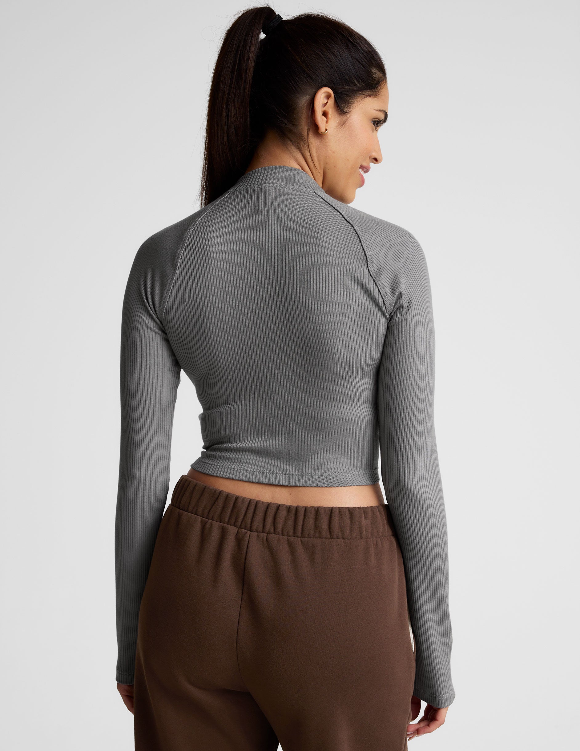 gray ribbed mock-neck cropped long sleeve top. 