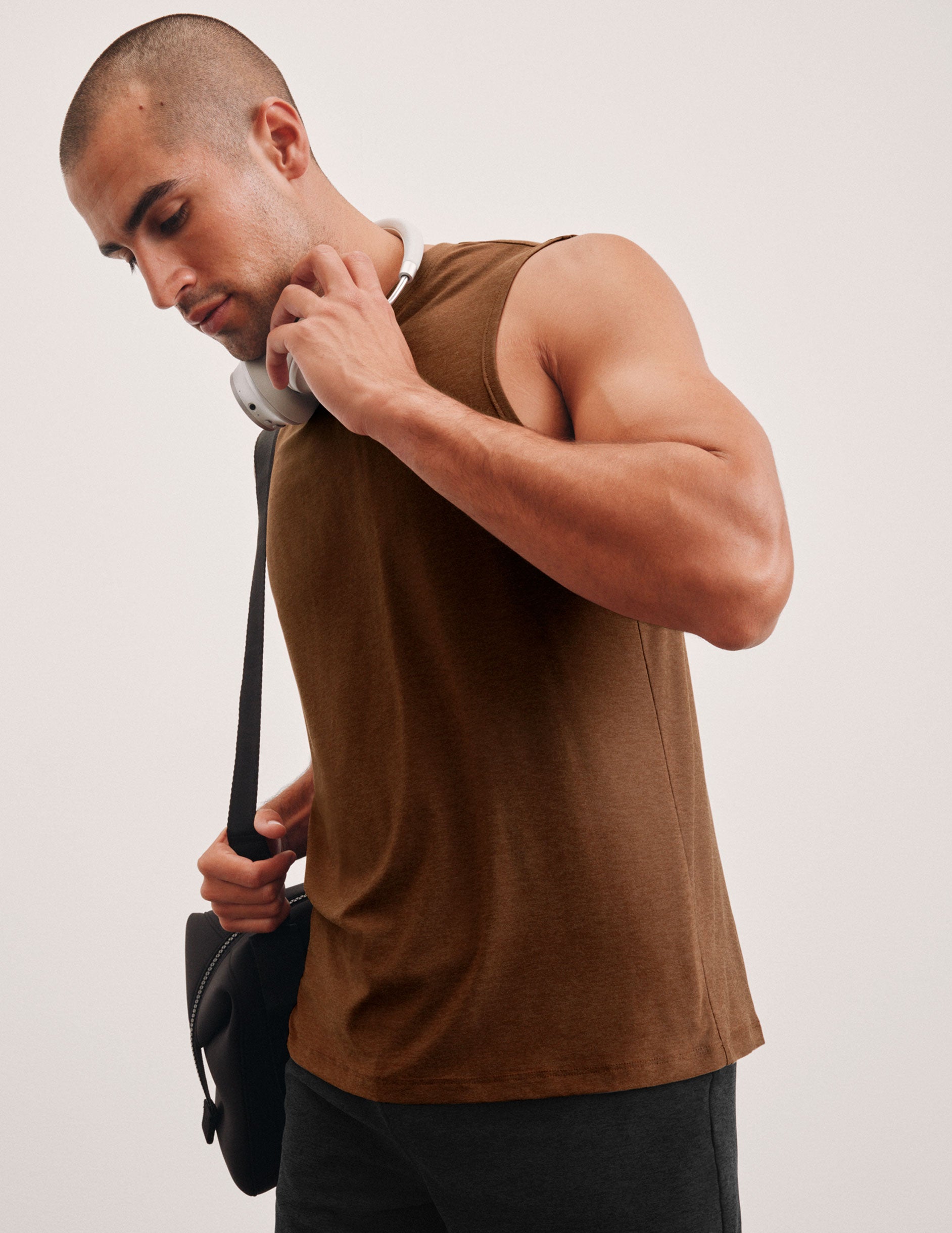beyond yoga Featherweight Freeflo Men's Muscle Tank 2.0