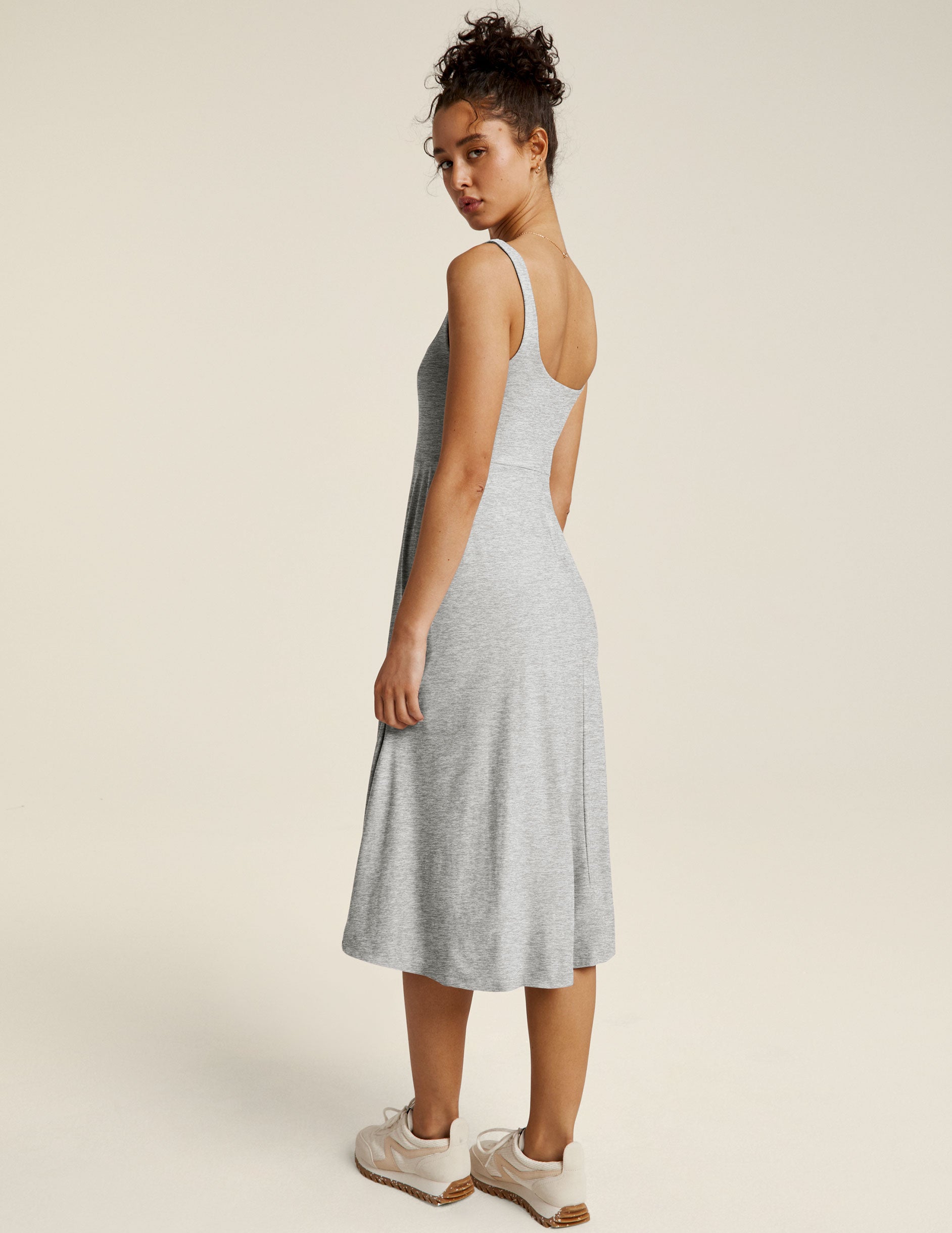 light gray sleeveless midi loose fitting dress with square neckline and pockets