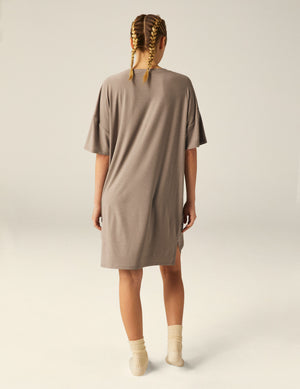 brown v-neck oversized sleep t-shirt. 