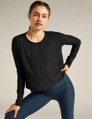 black long sleeve pullover 