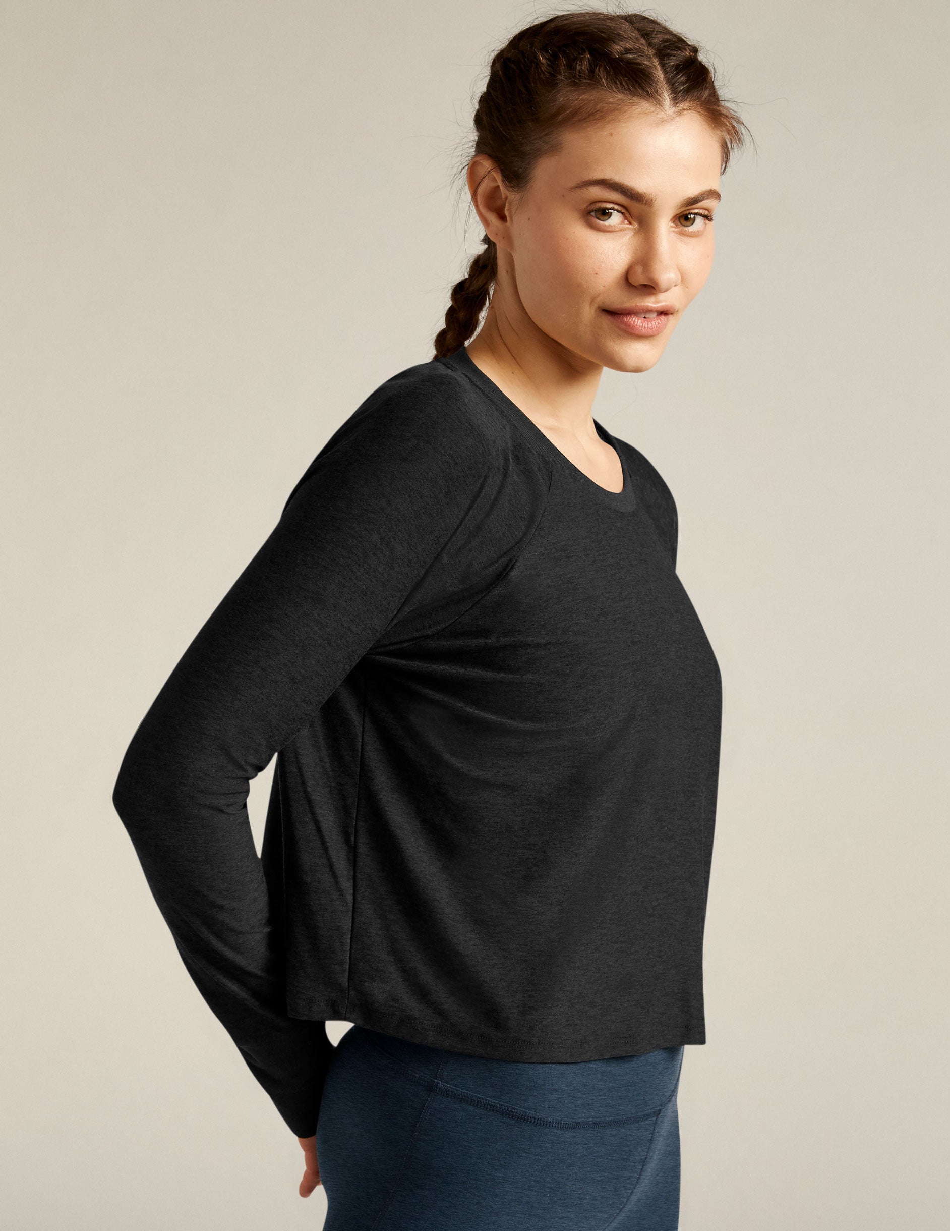 black long sleeve pullover