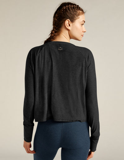 black long sleeve pullover