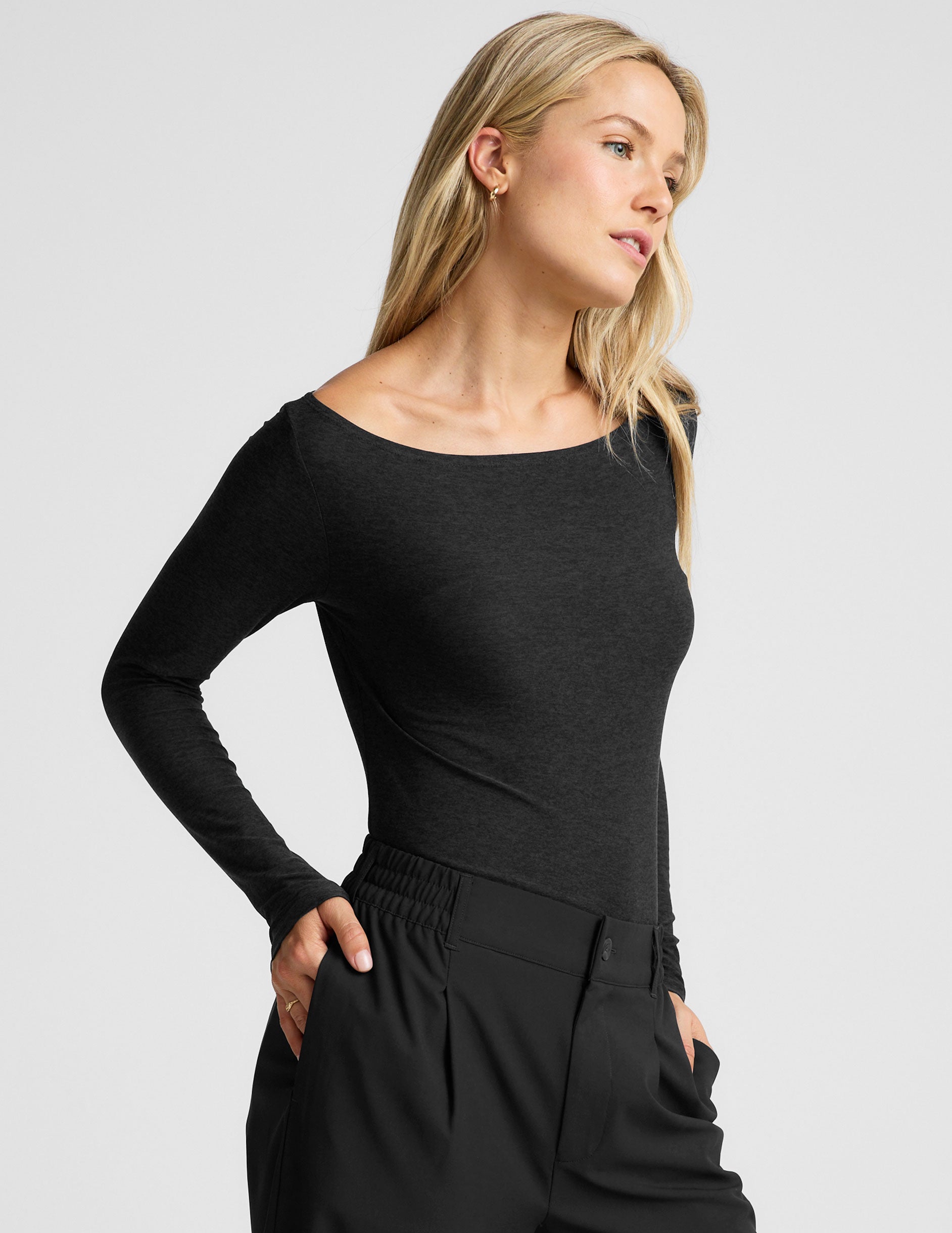 Featherweight Shoulder It Pullover