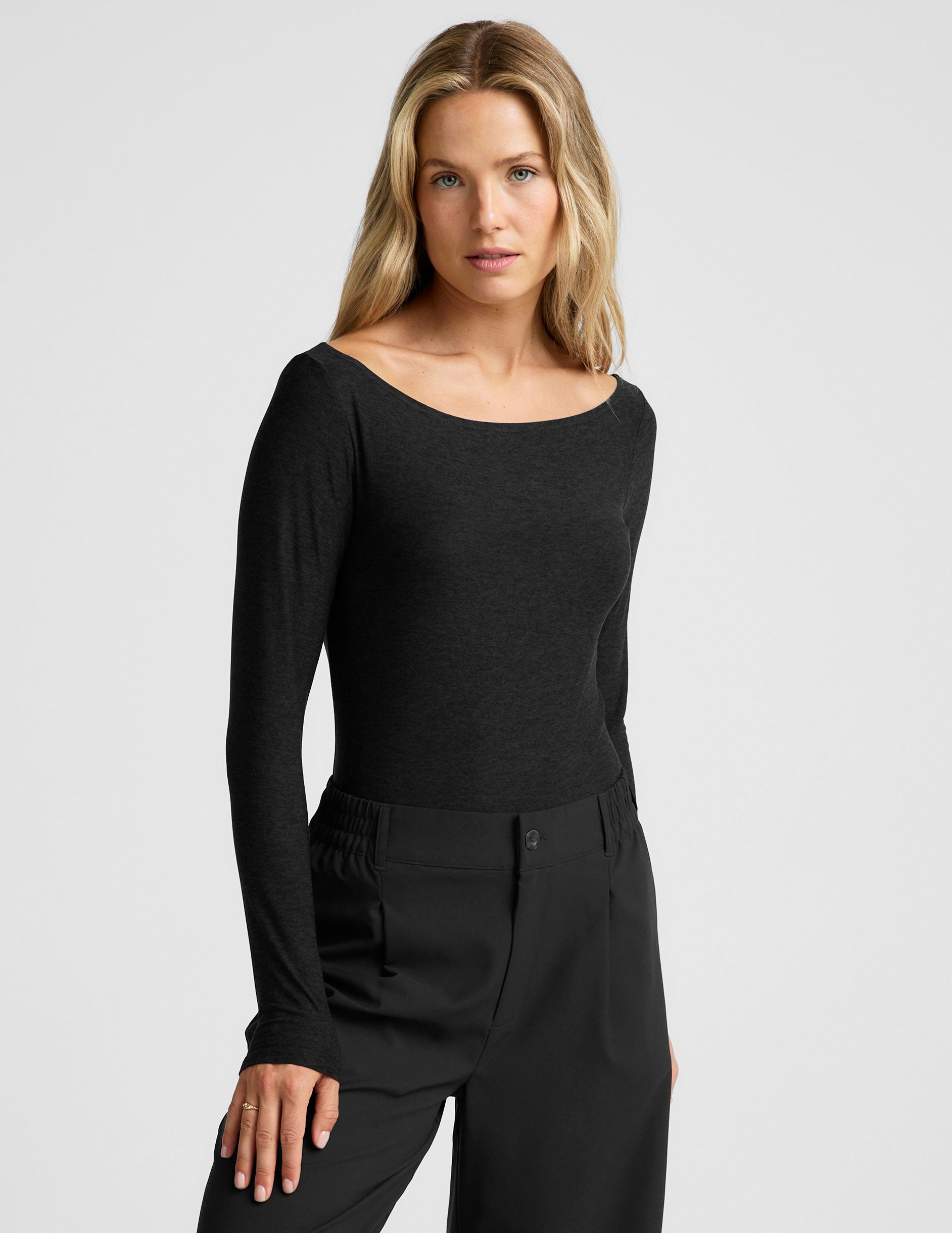 Featherweight Shoulder It Pullover