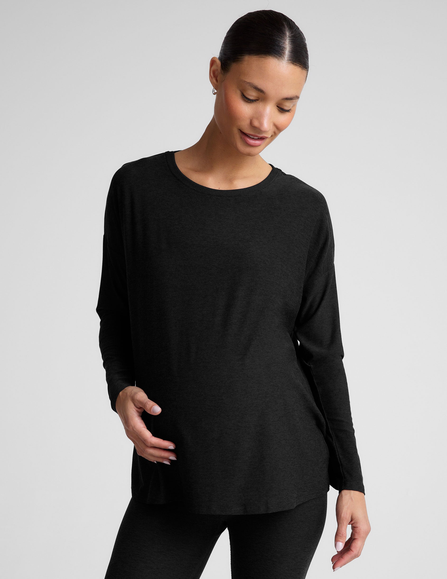 black crew neck long sleeve maternity top.