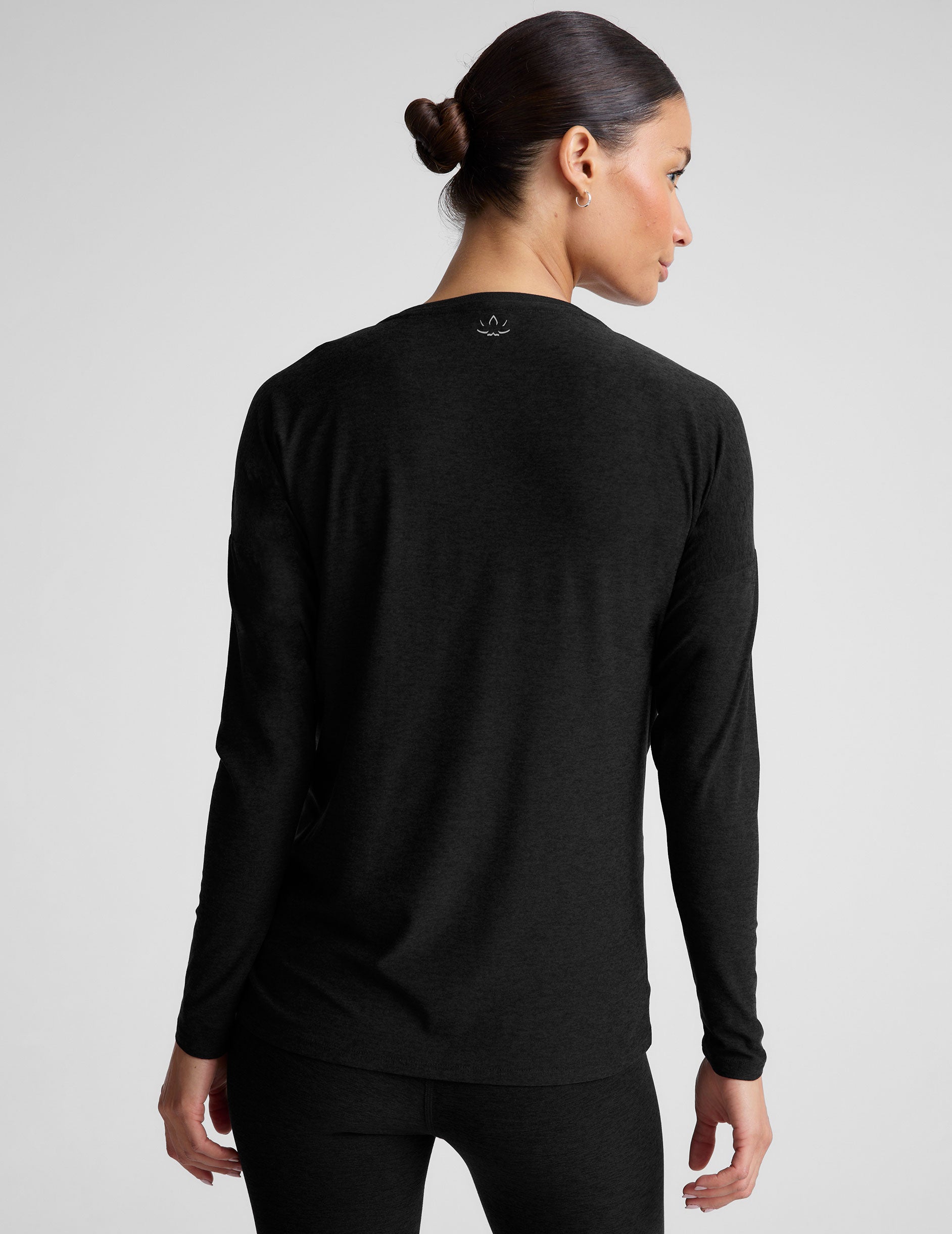 black crew neck long sleeve maternity top.