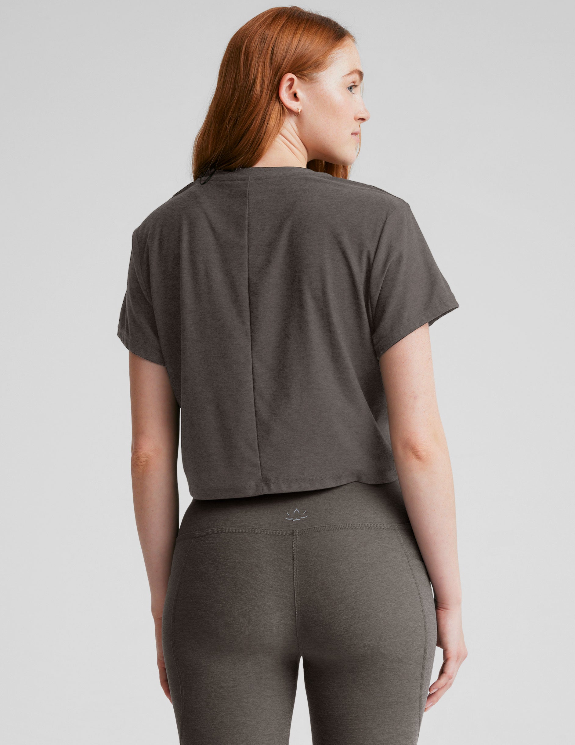 gray cropped short sleeve top.