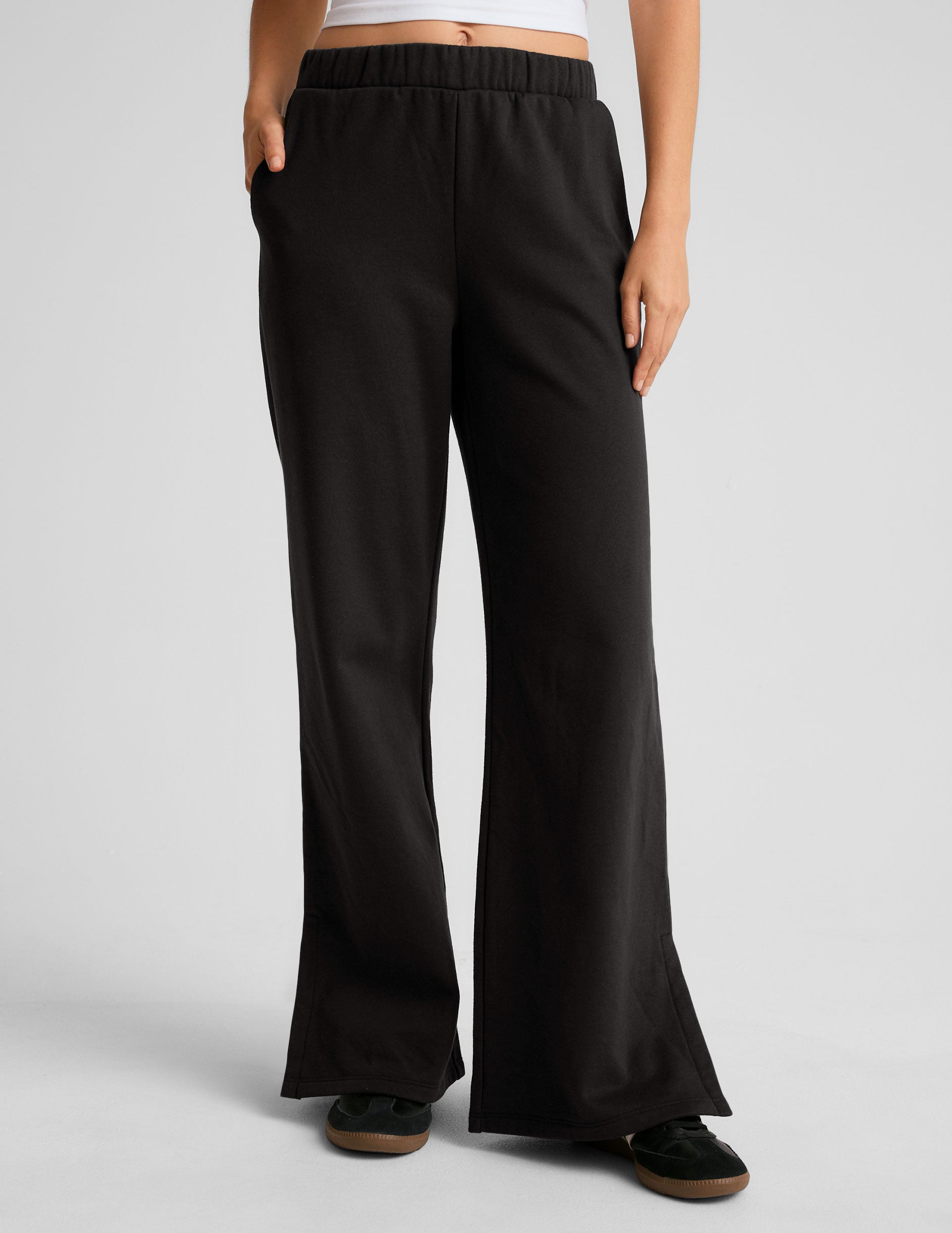 Open Ended Mid Rise Wide Leg Pant