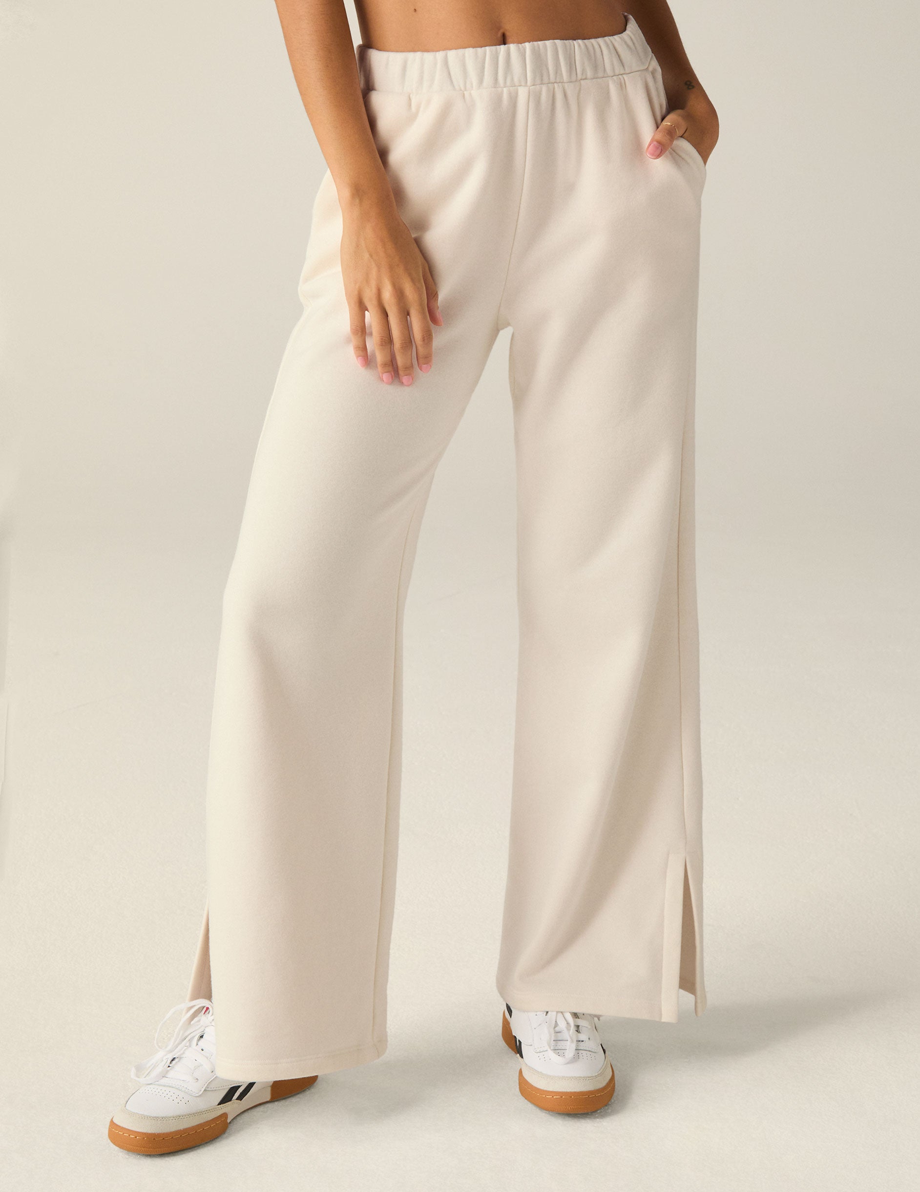 Open Ended Mid Rise Wide Leg Pant