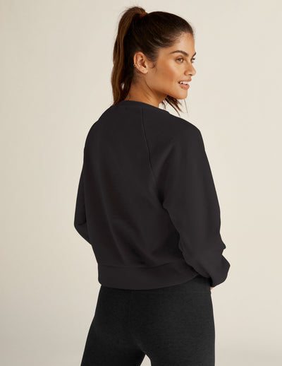 black cropped long sleeve pullover. 