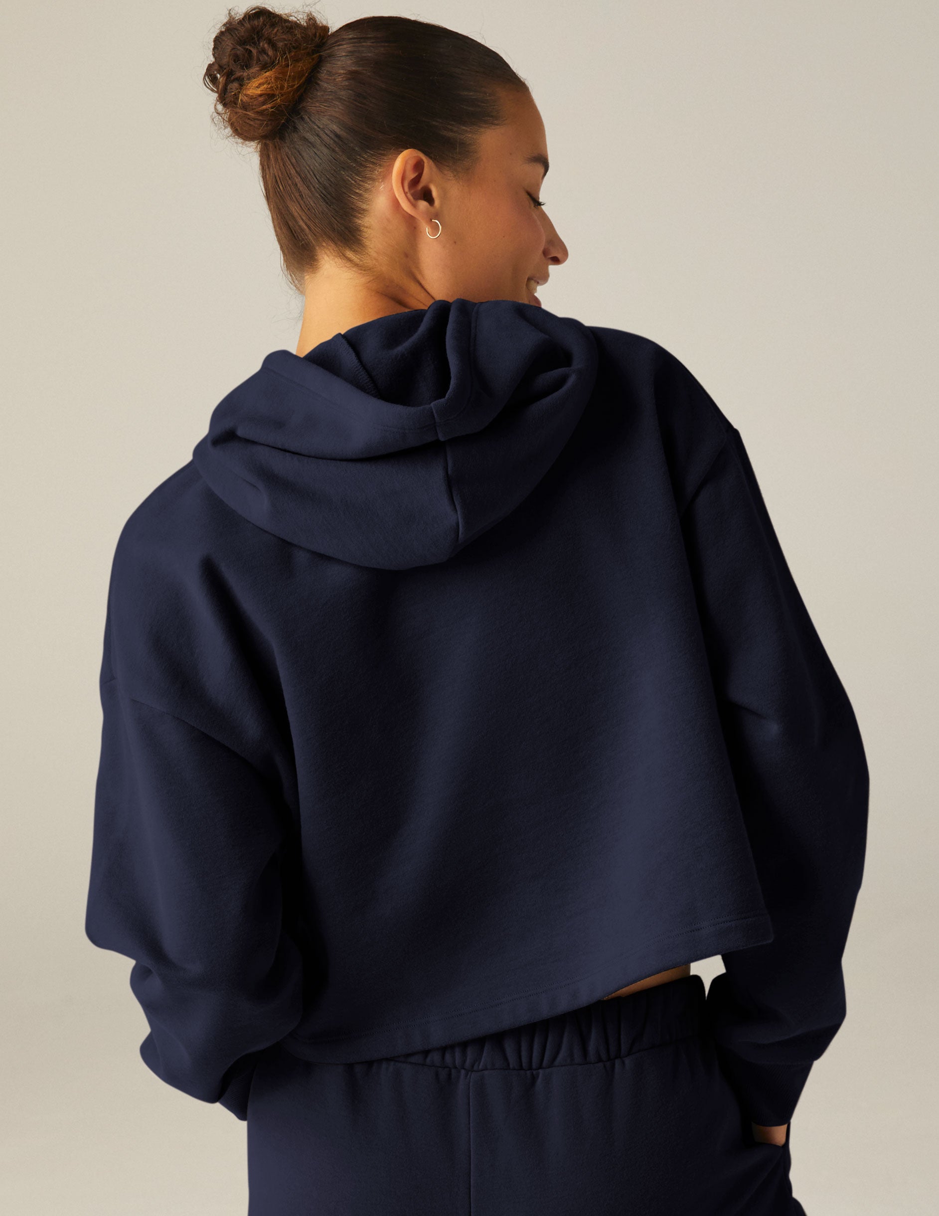 blue cropped hooded pullover. 