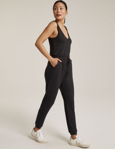 Why is the yoga jumpsuit the new obsession of stylish girls?
