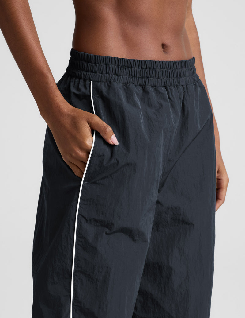 Limitless Mid-Rise Barrel Leg Pant