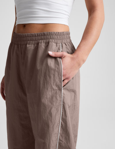 Limitless Mid-Rise Barrel Leg Pant