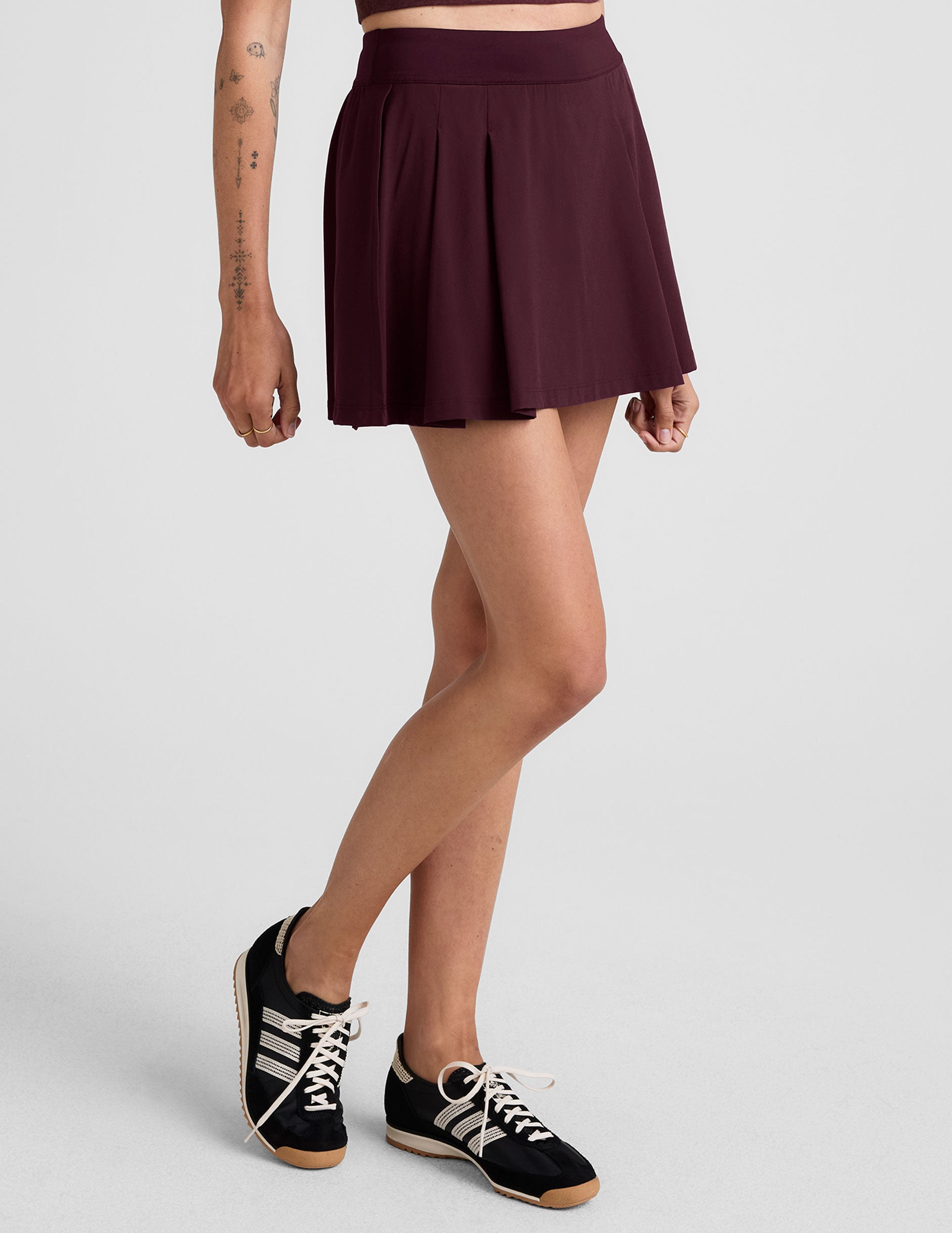 Women's Score Pleated Skirt - Black Cherry | Beyond Yoga