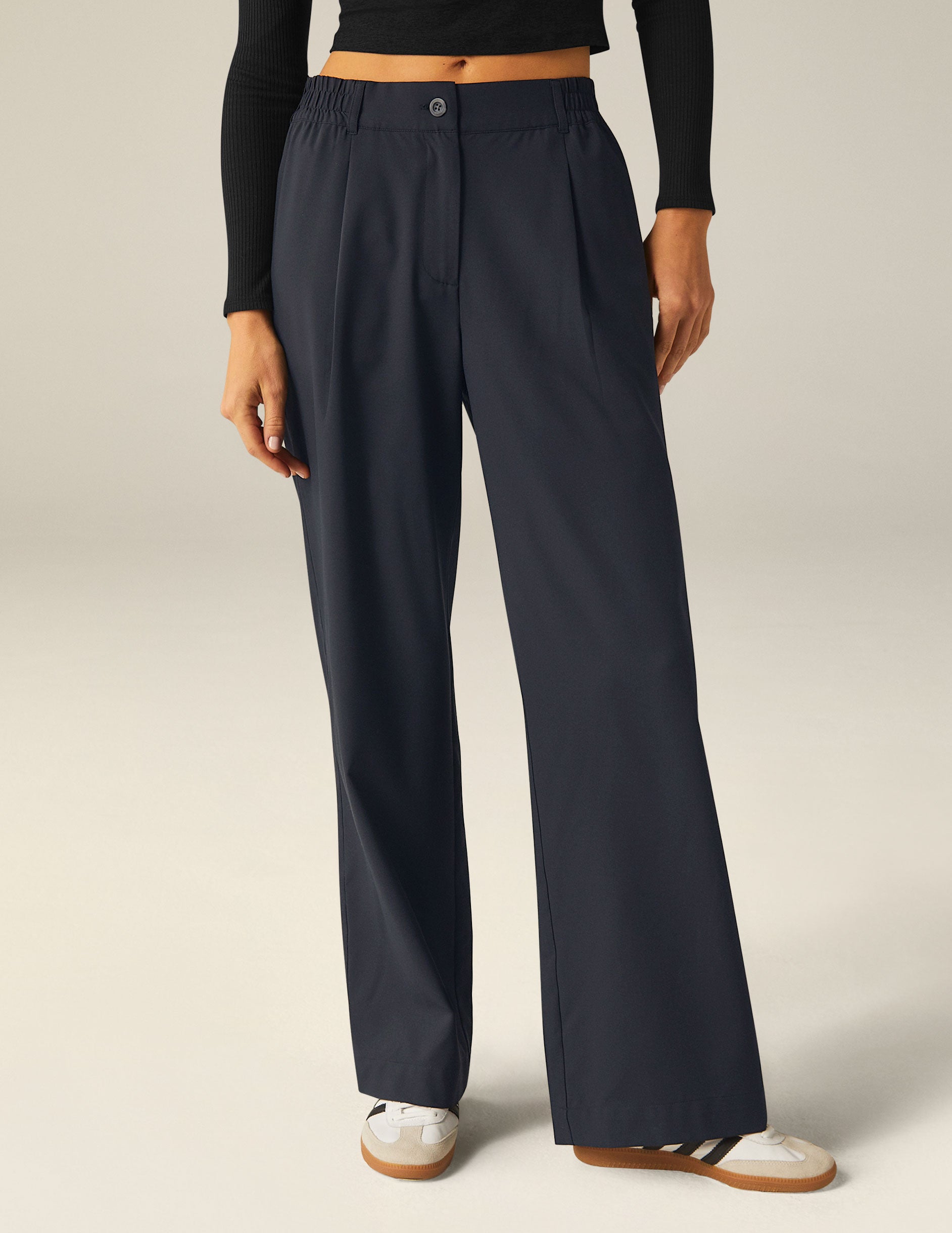 blue trouser pant with pocket at both sides.