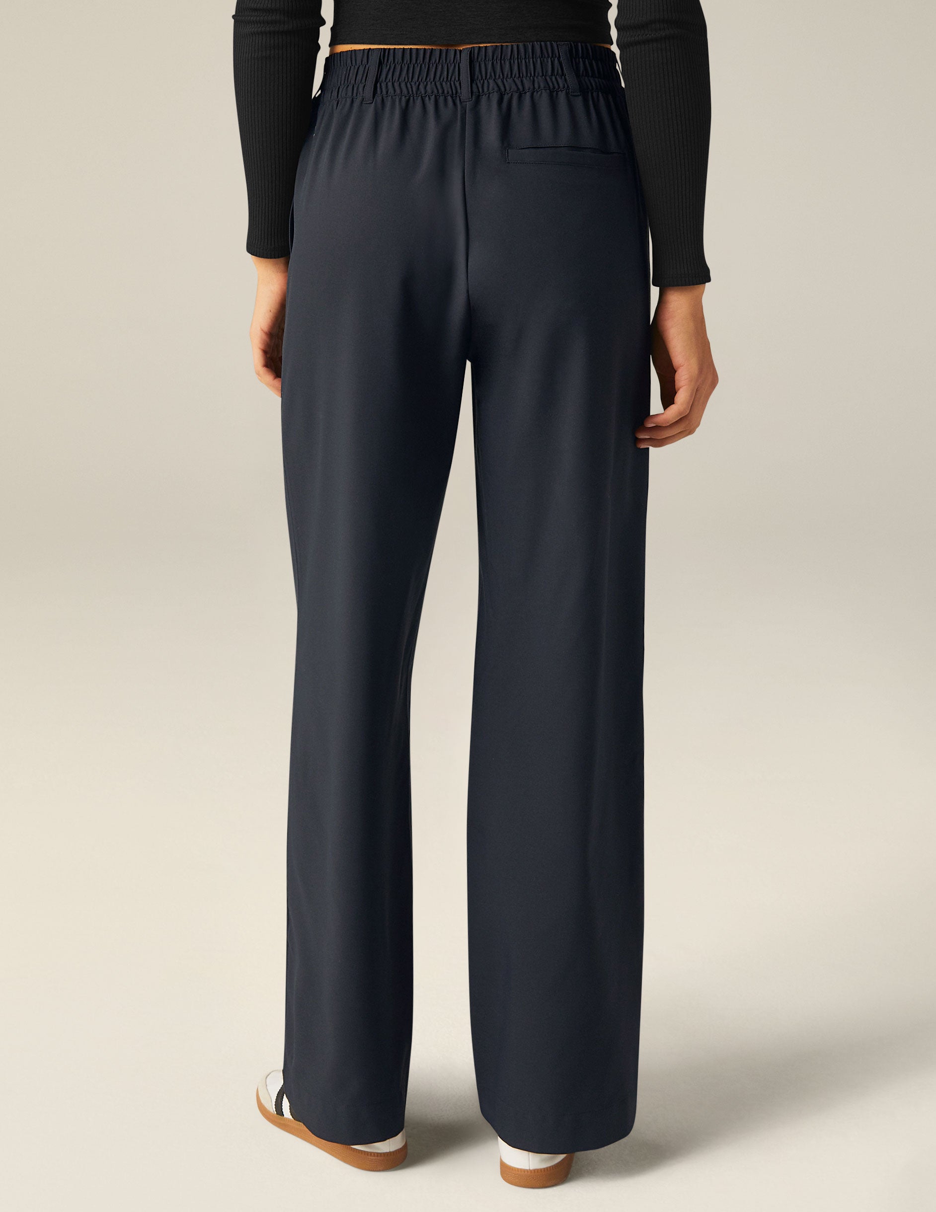 blue trouser pant with pocket at both sides.