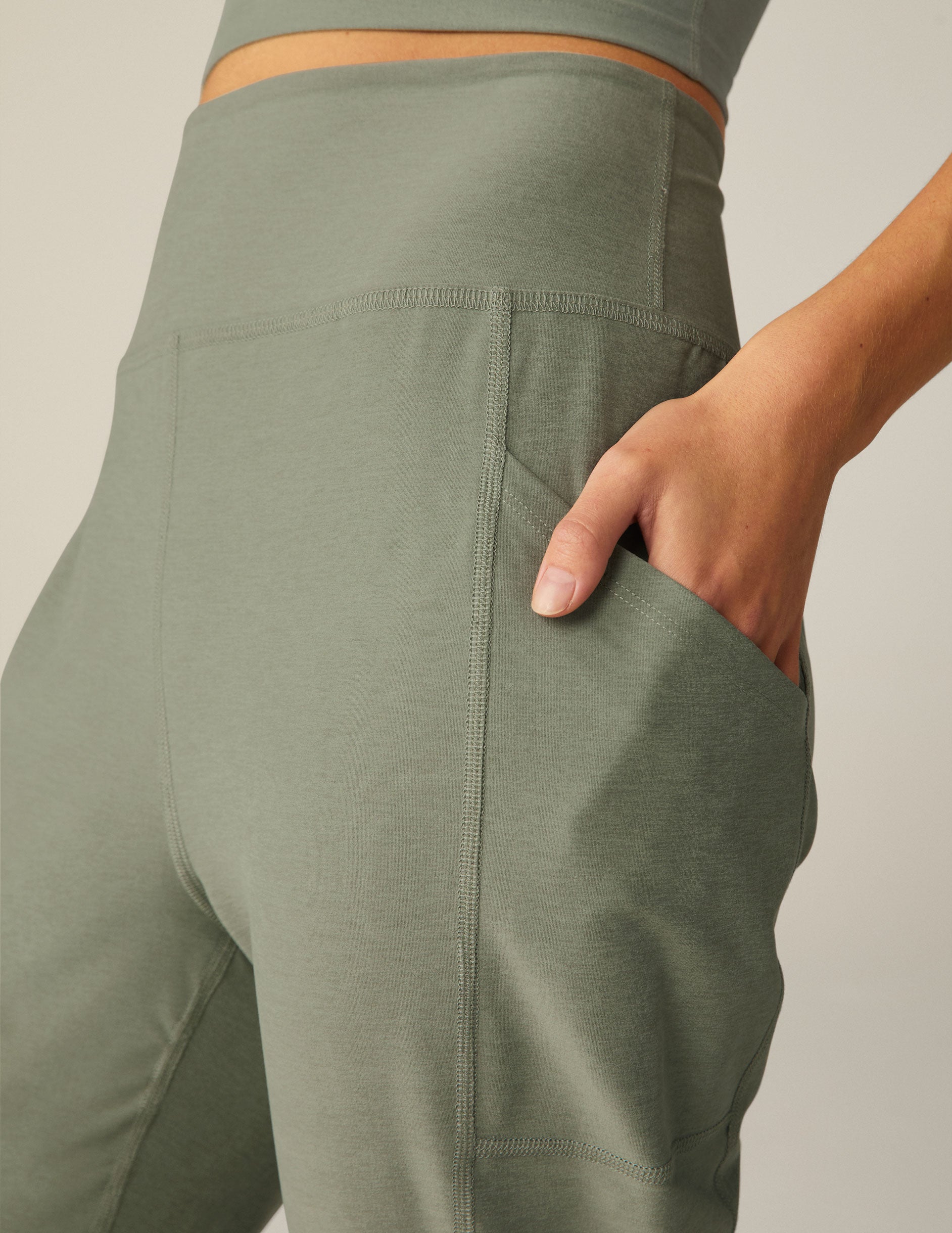  Beyond Yoga Lounge Around Jogger, Light Heather Gray, X-Small  : Clothing, Shoes & Jewelry