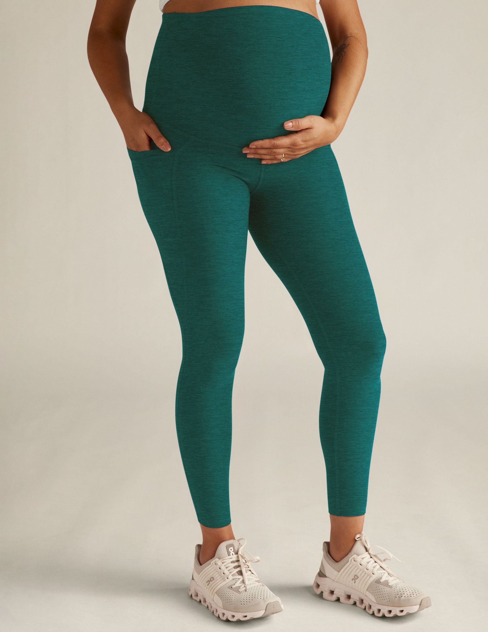 Maternity Leggings with POCKETS #maternitymusthaves #kindredbravely #shorts  