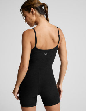 woman wearing a black slim strapped 5