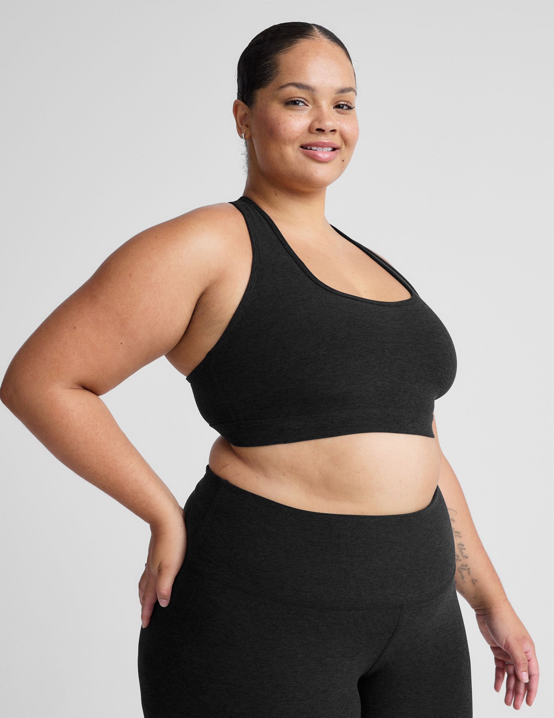 black plus size sports bra