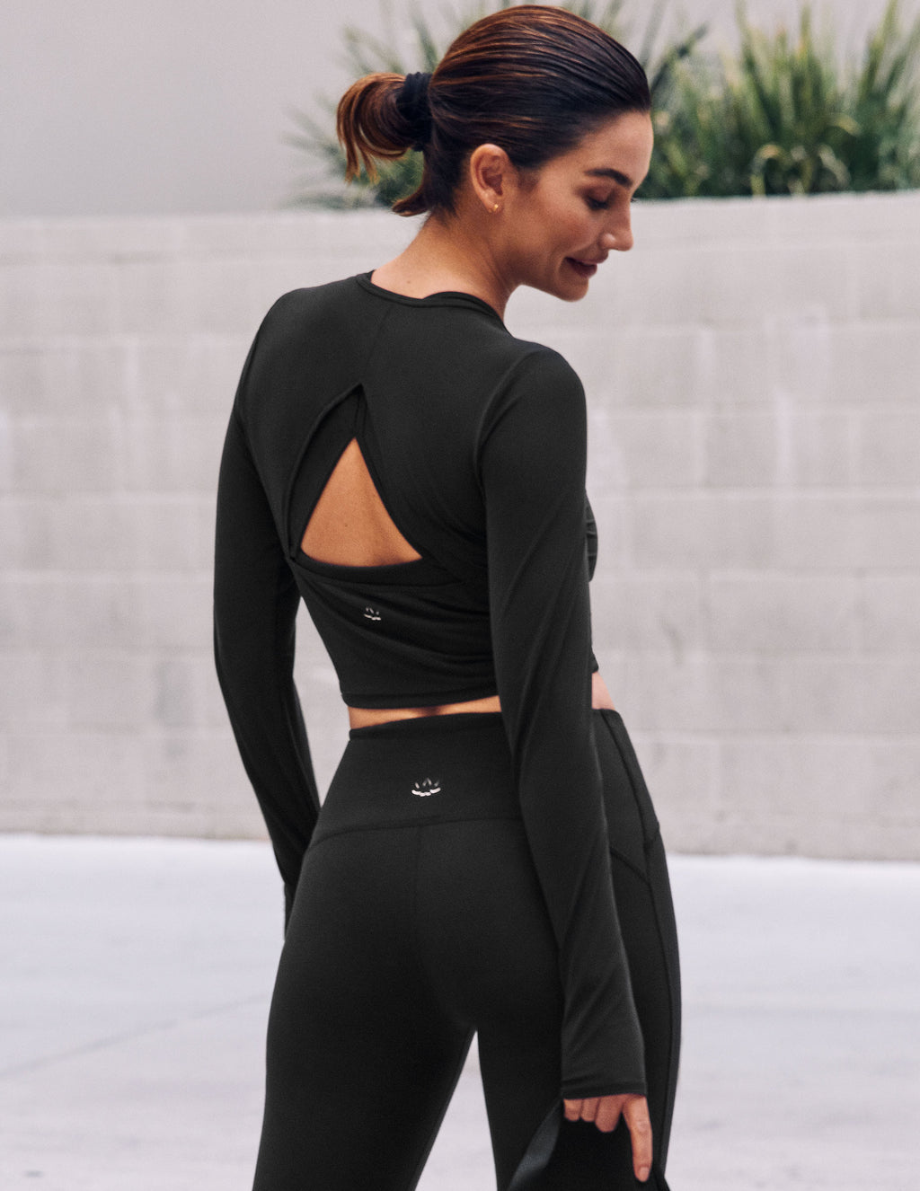 L 018 Women Yoga Long Sleeve T Shirts Side Waist Elastic Folds Sports Tops  Ribbed Shirt Stretchy Slim Skin Friendly Fitness Tee For On The Move From  Wslly104104, $14.8