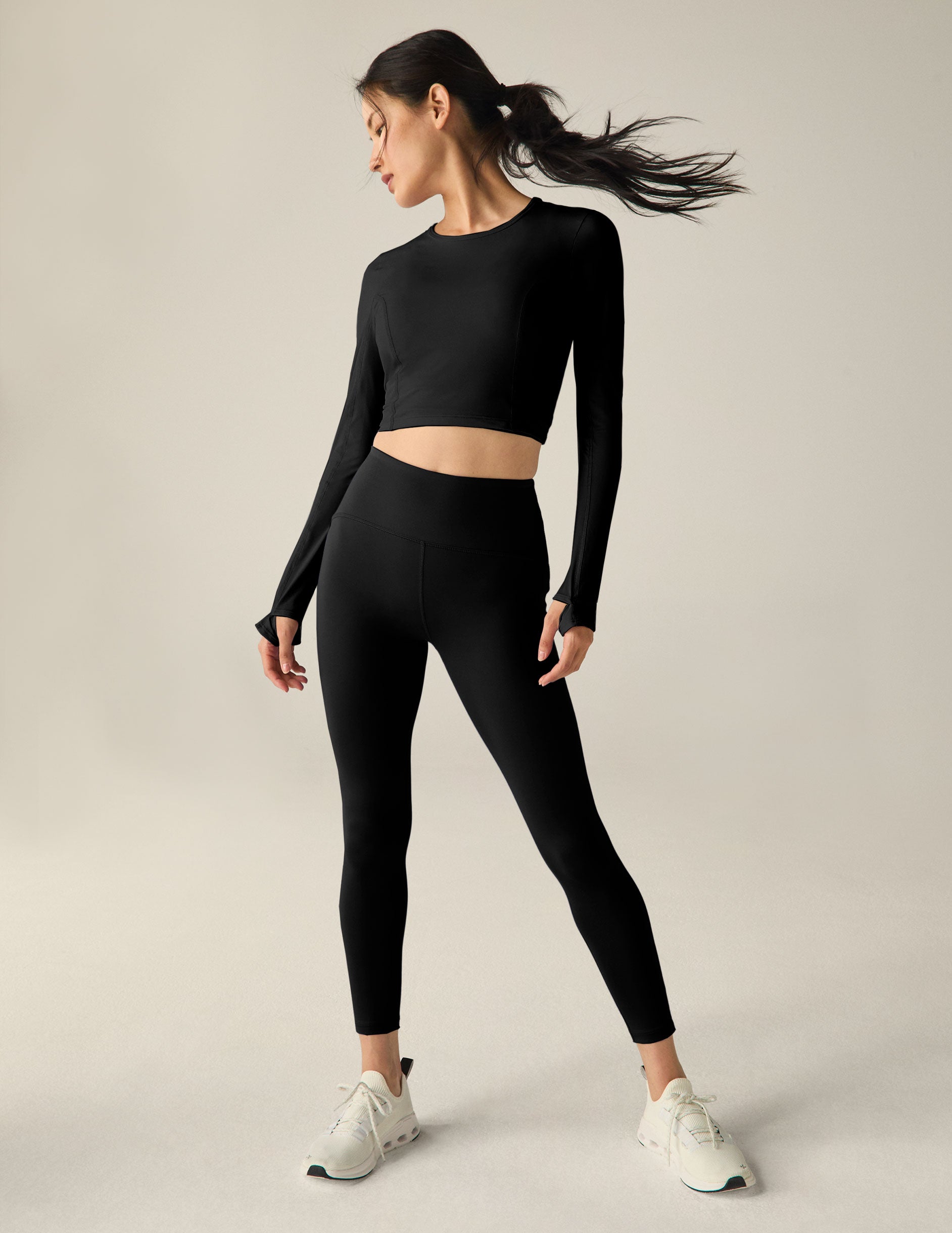 black long sleeve crop top