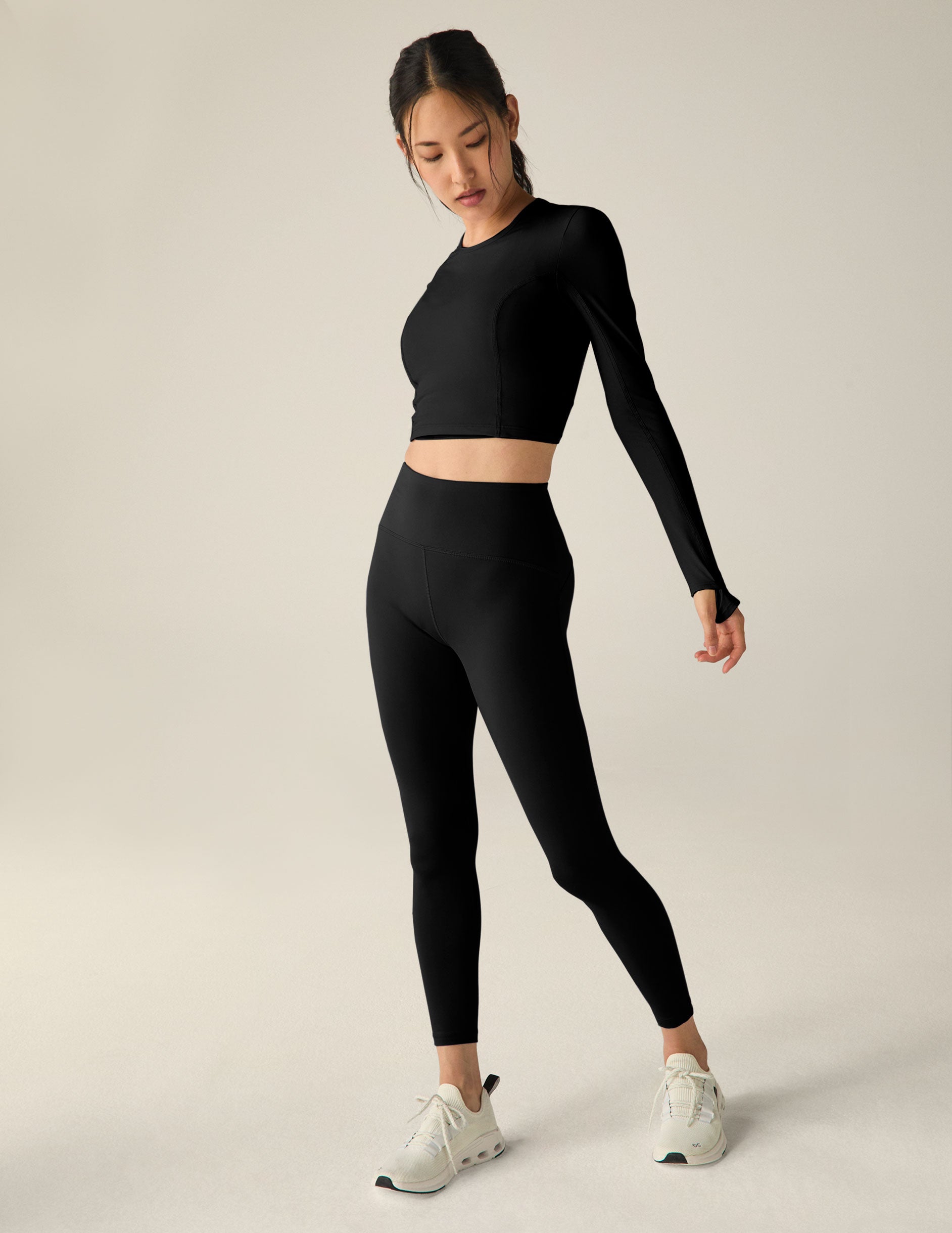 black long sleeve crop top