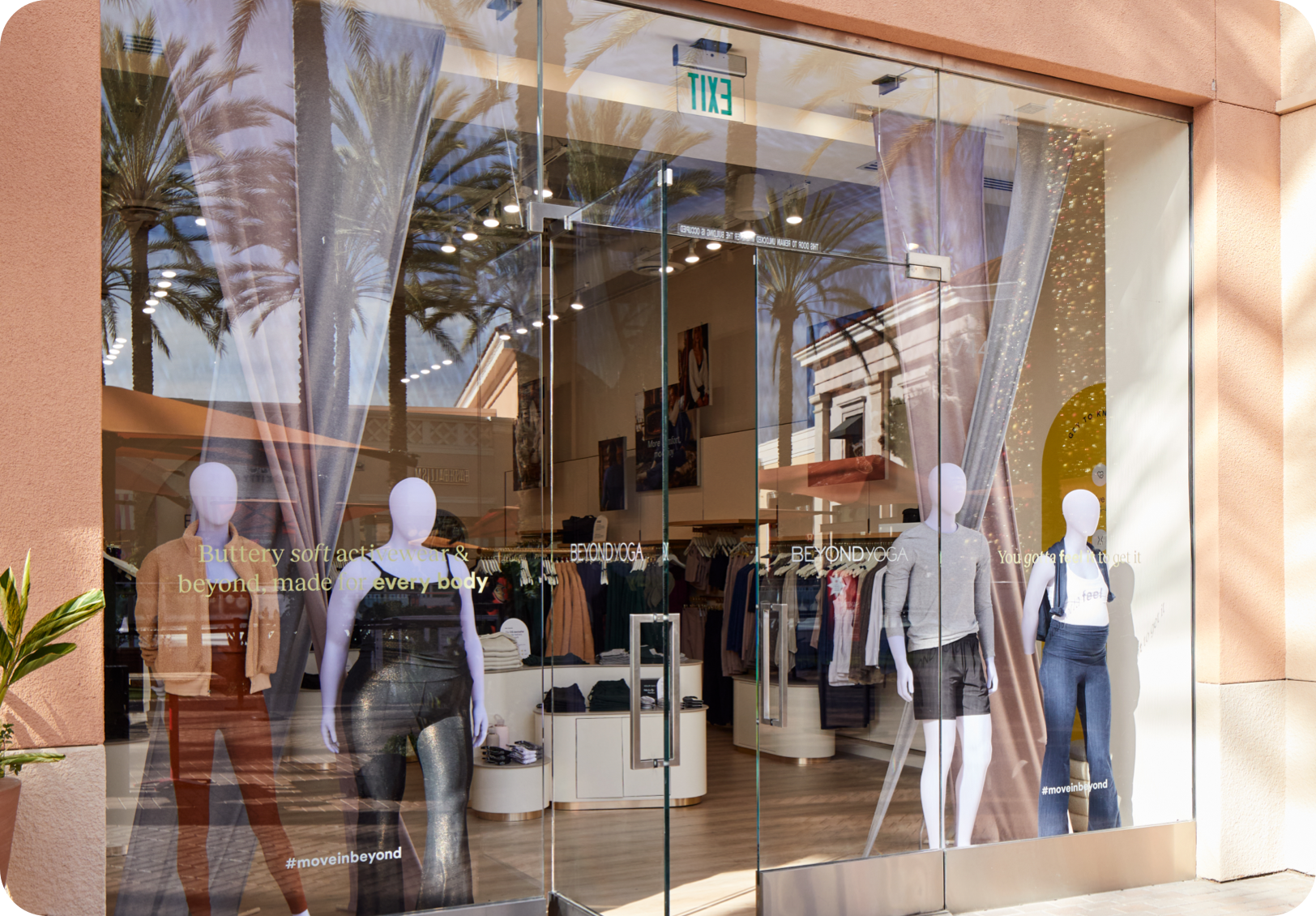 Irvine storefront featuring mannequins 