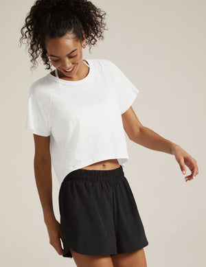 Signature High Low Cropped Tee | Beyond Yoga