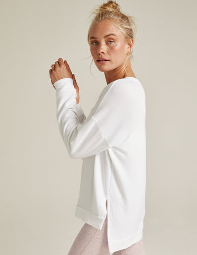 white v neck long sleeve pullover
