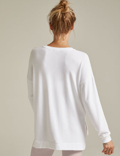 white v neck long sleeve pullover