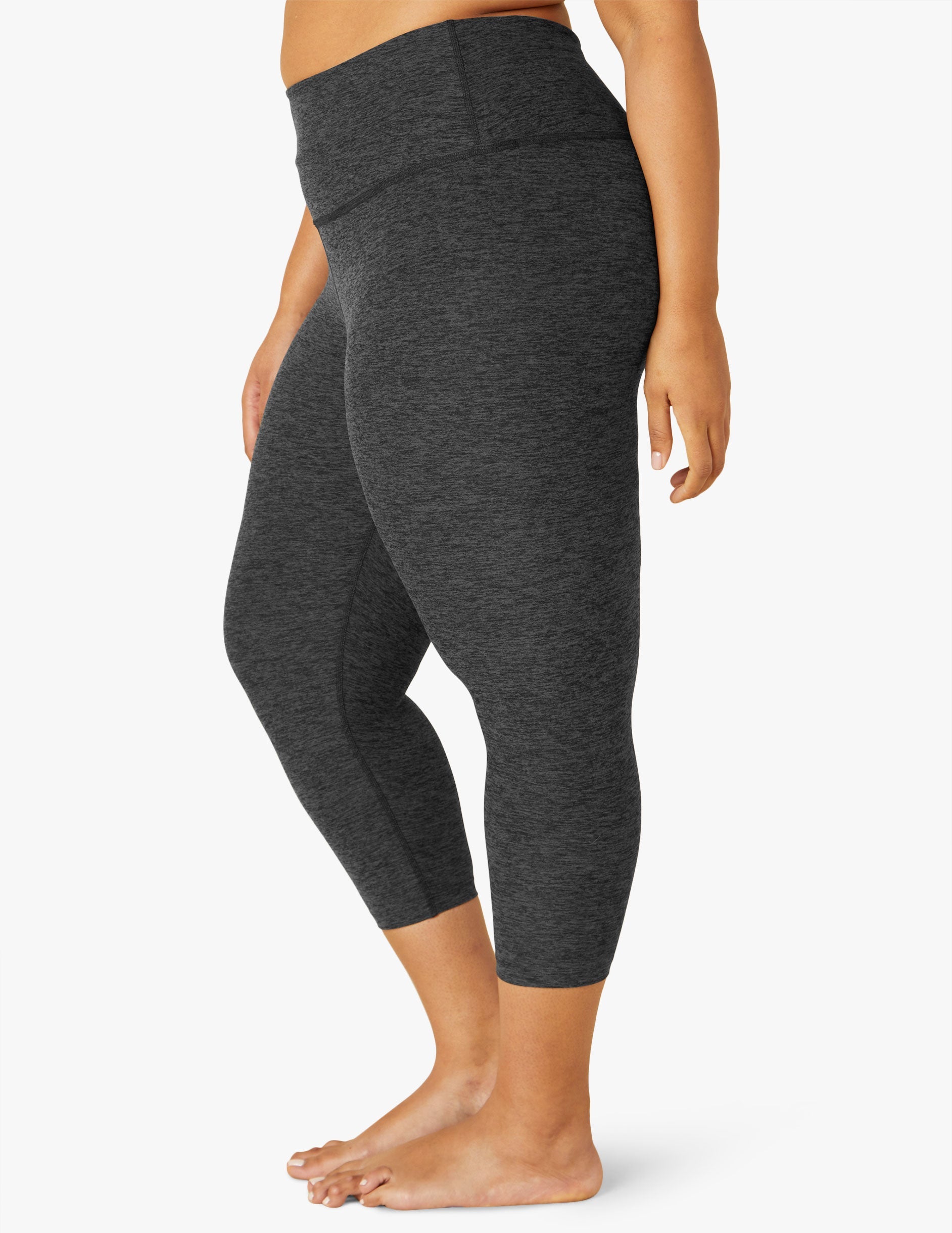  VALANDY Buttery Soft High Waisted Cropped Leggings for Women in  Regular and Plus Size Capri Length Yoga Pants Navy Blue : Sports & Outdoors